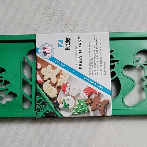 hutzler Other - 🌞Green Holiday Cookie Cutter Set